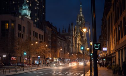 Die Deansgate-Straße: Manchesters lebendiges Zentrum erleben